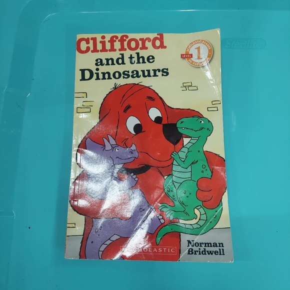 Scholastic Other - Clifford The Big Red Dog and the dinosaur kids Book